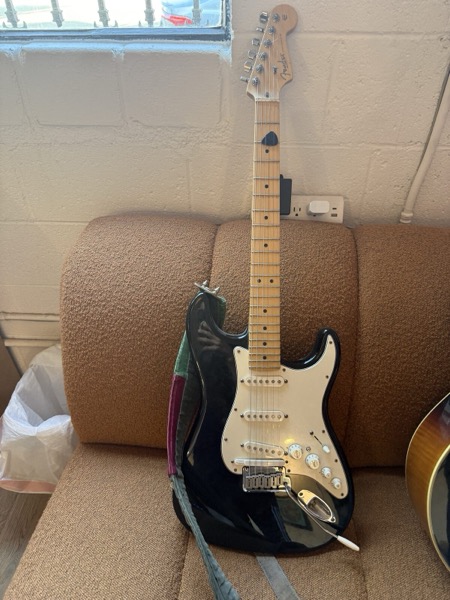 Fender Stratocaster, black, maple neck